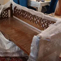 مبل و میز / ۴ عدد مبل سنتی ۳نفره . ۴ عدد جلو مبلی
