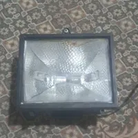 لامپ پروژکتور.