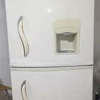 2 عدد یخچال فریزر. به قیمت مناسب