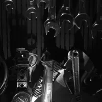 دنبال کارم چه فنی چه غیر فنی . اچار به دستم