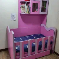 تخت کودک به همراه تشک و کتابخانه