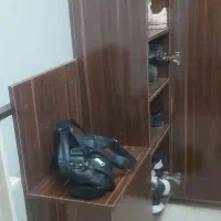 کفشی همراه صندلی چسبیده به کار.جادار و در حد نو