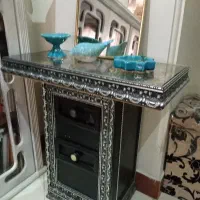 اینه و کنسول با تزئین گل های خشک