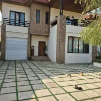 ویلاشهرکی-سندتکبرگ-360متر-روفگاردن-نما-کلاسیک