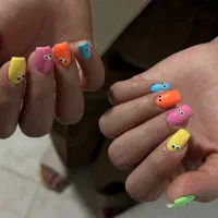 کاشت ناخن با عشق و سلیقه همراه با هدیه ویژه