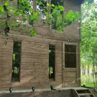 ویلای چوبی با موقعیت دسترسی آسان به شهر