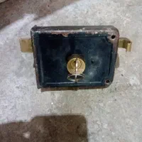 قفل در حیاط