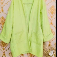 تعدادی لباس در حد نو