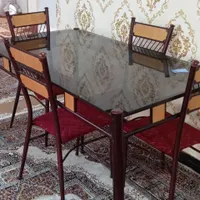 میزنهارخوری و چهارعدد صندلی