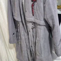 کاپشن|لباس|سلماس, |دیوار