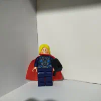 تعدادی لگو و قطعات لگو