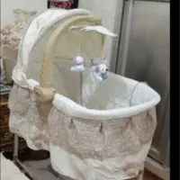 گهواره وتخت کنار مادر