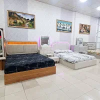 منشی وفروشنده خانم