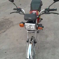 موتورسیکلت ۱۲۵ زمرد کویر یزد