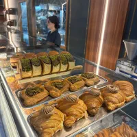 جذب فروشنده در فروشگاه نان و شیرینی