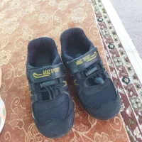 کنونی بچگانه|کفش و لباس بچه|سنگر, |دیوار