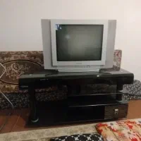 تلویزیون ومیزش باهم