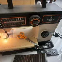 چرخ خیاطی و گلدوزی هسکوارنا. ژاپنی کاملا سالم