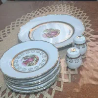 تعدادی ظروف چینی