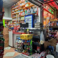 نیروی کار در سوپر مارکت اقا وخانم