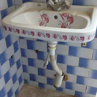 روشویی با شیر آب   پایه فلزی