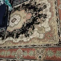 دو تا قالین یه ویترین ظرف چینی فروشی|فرش|خمینی‌شهر, |دیوار