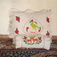 ۱۴ بالشت و ۱۲ پشتی