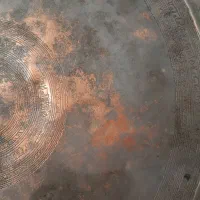 سینی مسی قدیمی|کلکسیون اشیاء عتیقه|قم, باغ کرباسی|دیوار