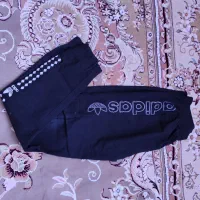 تعدادی لباس‌ پسرانه|لباس|میانه, |دیوار