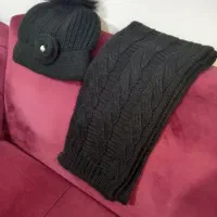 شال و کلاه مشکی