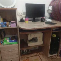 میز کامپیوتر صندلی و خیلی وسایل های دگه