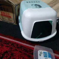 ظرف خاک و جای خواب گربه