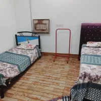 منزل همکف نزدیک بازار وکیل بین یک تا سه نفر