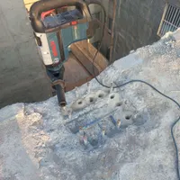 مجری کاشت میلگرد و بلوت.  توسط اکیپ مهندسی