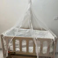 تخت کنار مادر