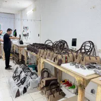 استخراج و شناسایی اطلاعات تماس پیج های رقیب