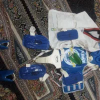 یک دست لباس مبارزه تکواندو