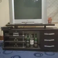 تلویزیون با میز تلویزیون