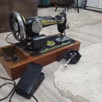 چرخ خیاطی با دینام و قدمت ۵۰ سال