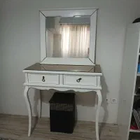 آینه وکنسول سفید رنگ سالم ودرحدنو