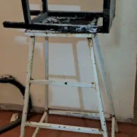 چهار پایه فلزی