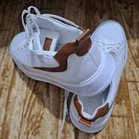 کفش اسپرت طرح زیبا و با کیفیت بالا|کیف، کفش، کمربند|باسمنج, |دیوار