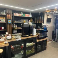 فروشنده خانم