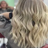 دستیار رنگ و لایت مسلط به کار و با تجربه در فرشته