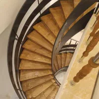 کف پله چوبی نرده چوبی با کیفیت