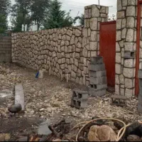 دیوار با سنگ مالون ، کف و لاشه