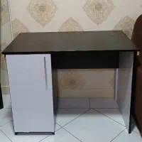 میزتحریر و کتابخانه