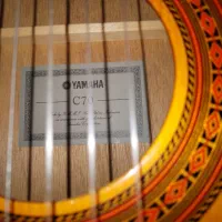 گیتار یاماها C70، بدون خط و خش، در حد نو