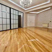 انبار مرکز پخش پارکت در زرین شهر