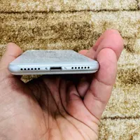 اپل iPhone 8 با حافظهٔ ۶۴ گیگابایت